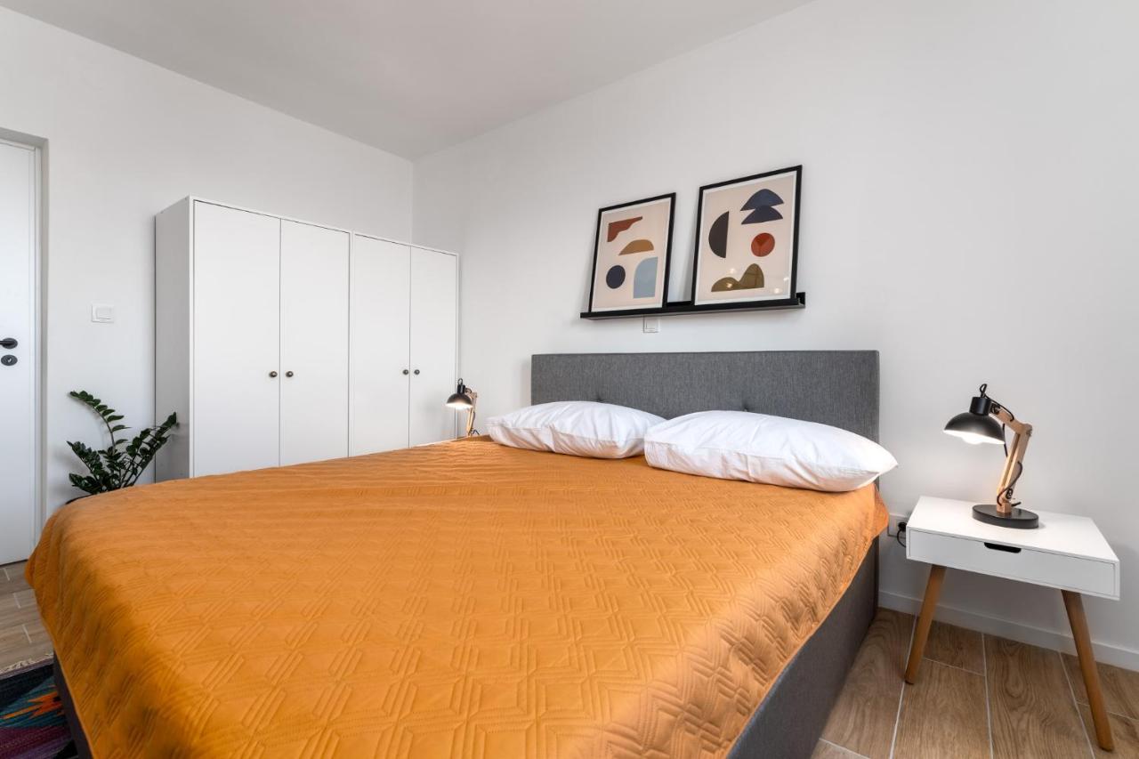 Apartment Port *